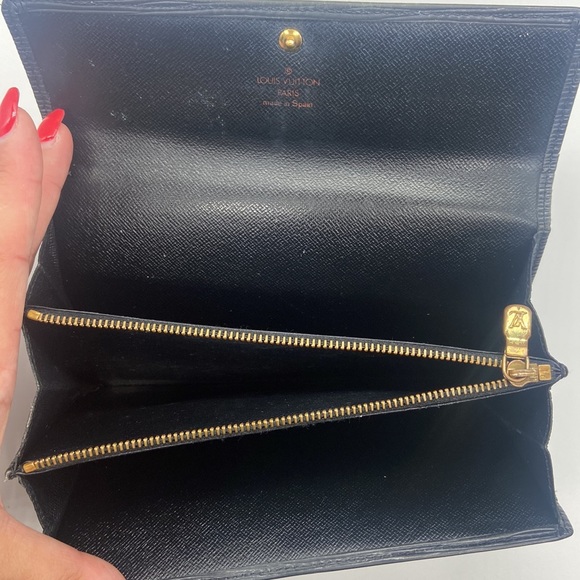 Louis Vuitton EPI Leather Long Wallet - Picture 5 of 15